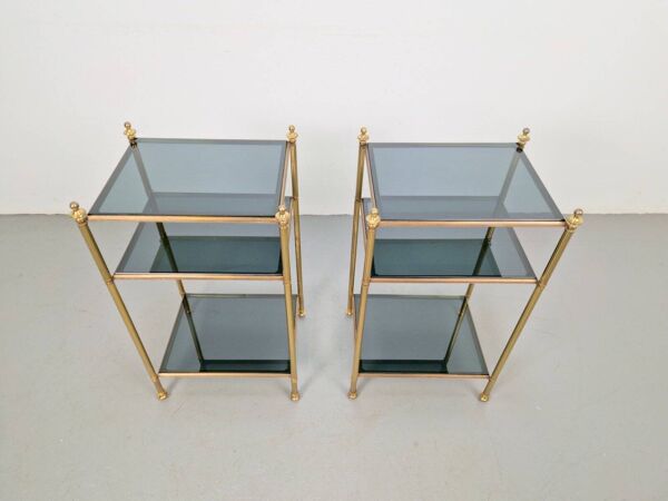 Tables d'appoint à 3 niveaux en laiton et verre fumé de Maison Jansen, années 1960, ensemble de 2.