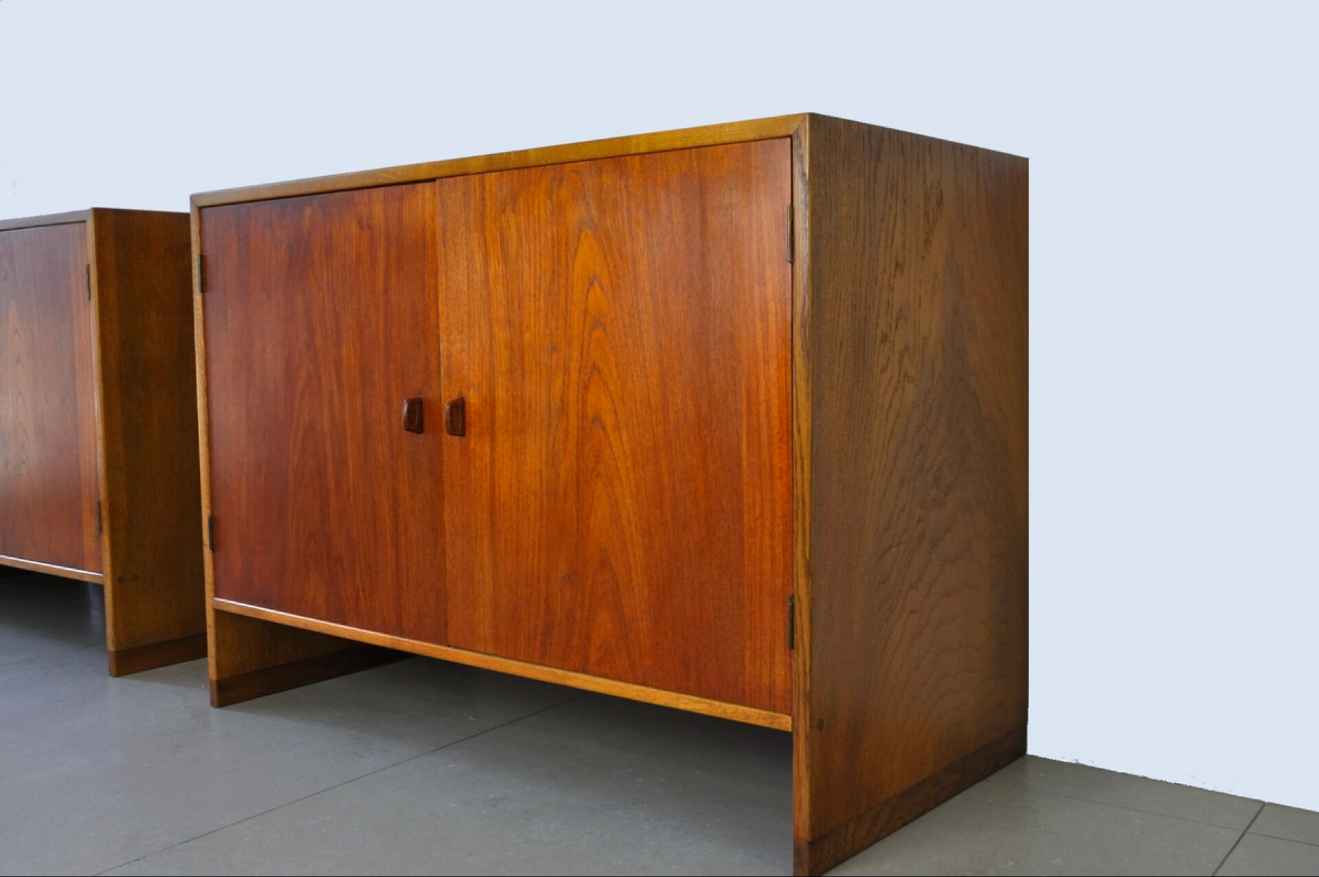 Paire de commodes en Teck par Hans J. Wegner pour Ry Møbler,