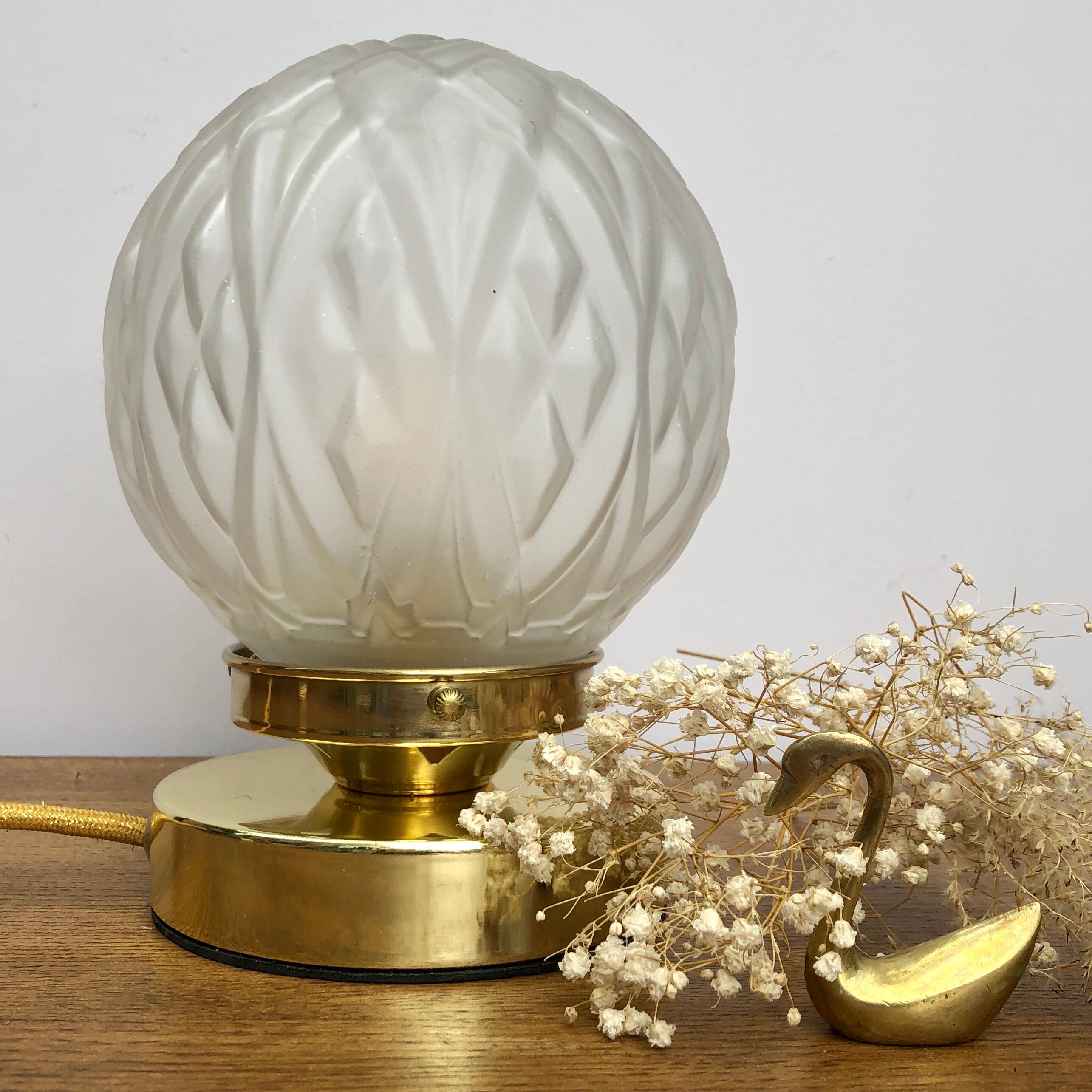 Vintage art deco globe table lamp in frosted glass