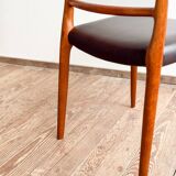 Chaise modèle 82 « Ambassade » en teck massif par Niels O. Møller, Danemark