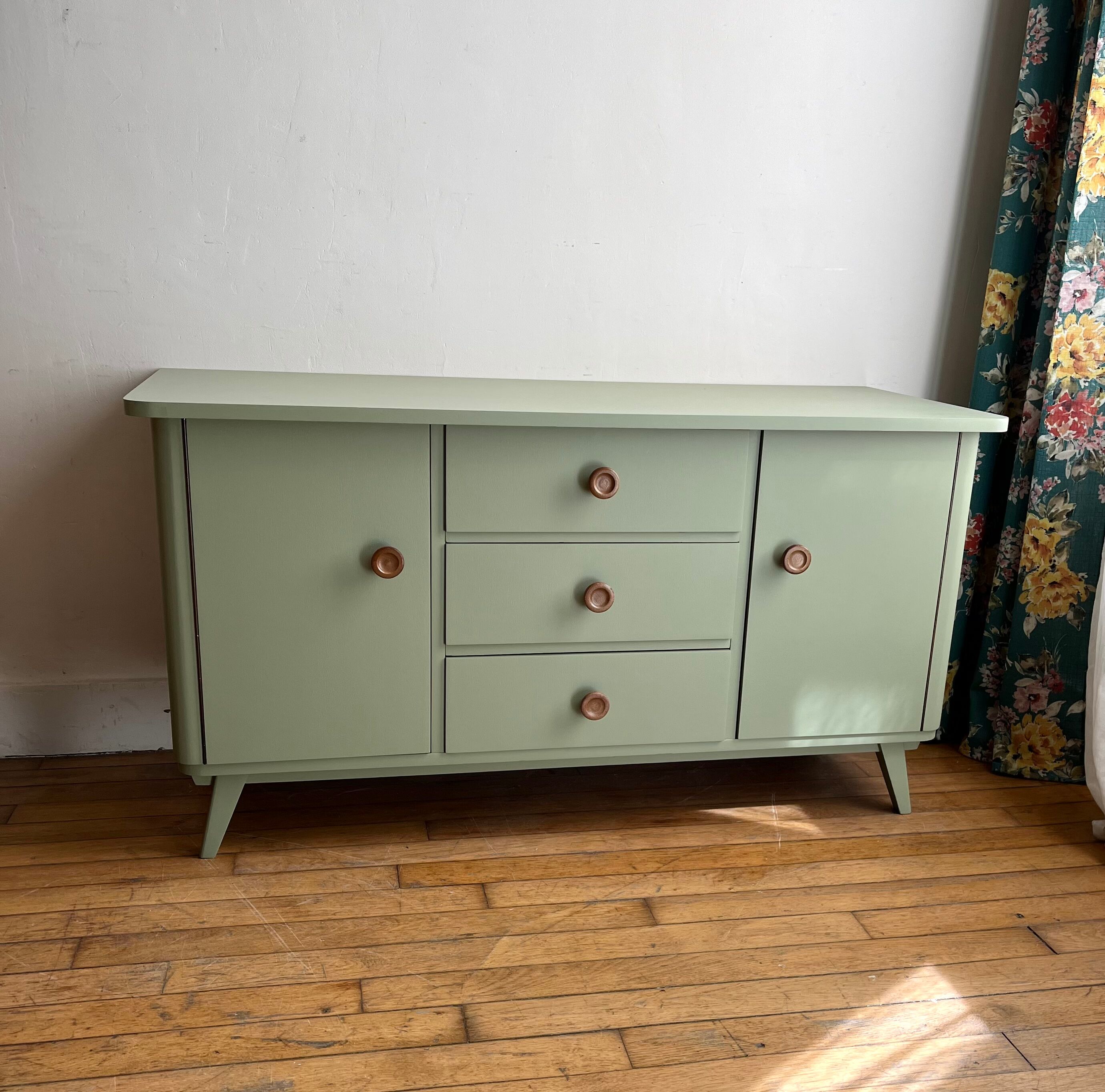 Vintage bass sideboard