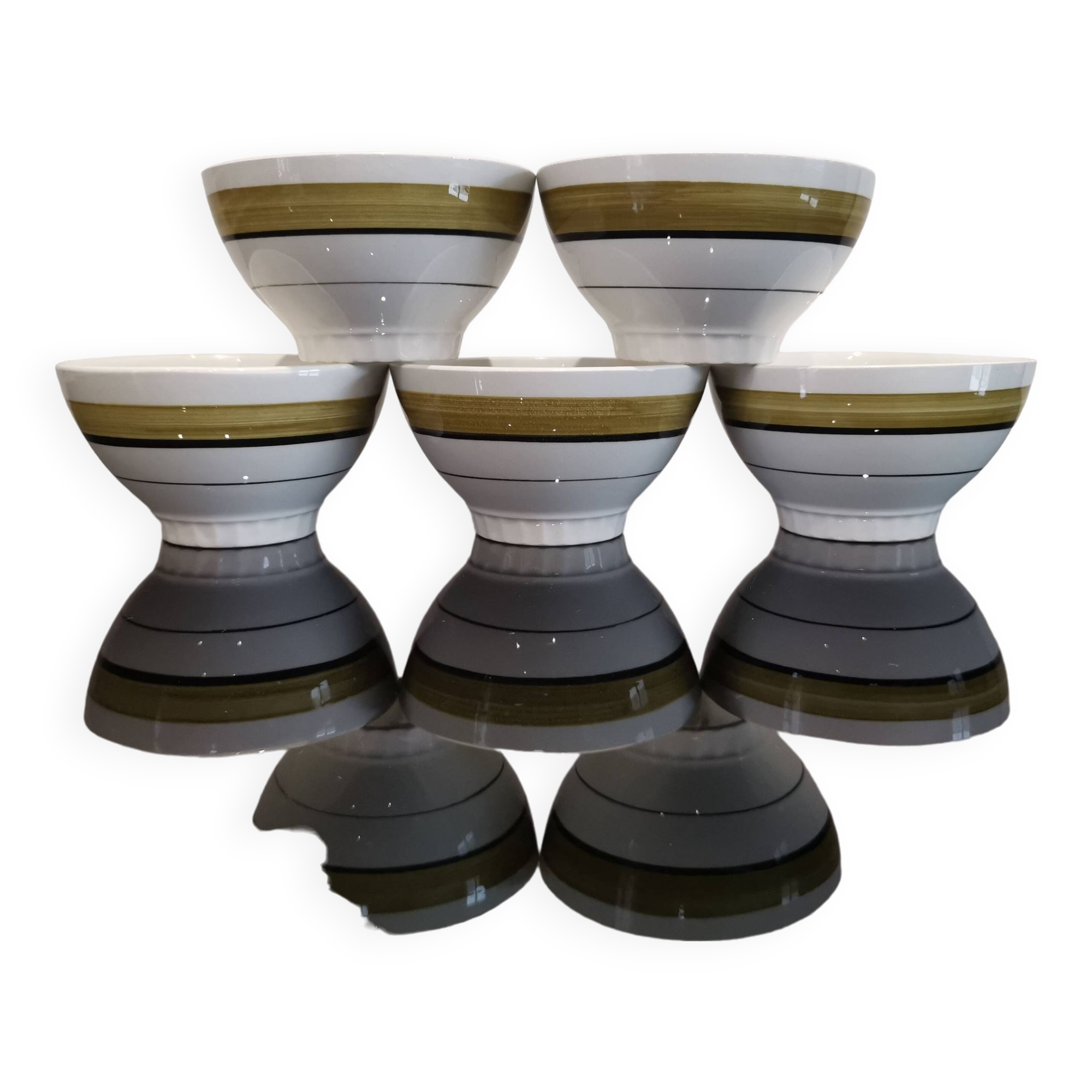 Series of 5 small old earthenware bowls with olive green edging