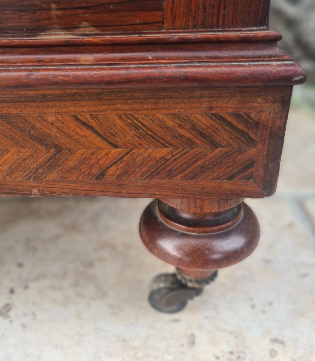 Commode chiffoniere estampillée par Joseph Roll époque Napoléon III