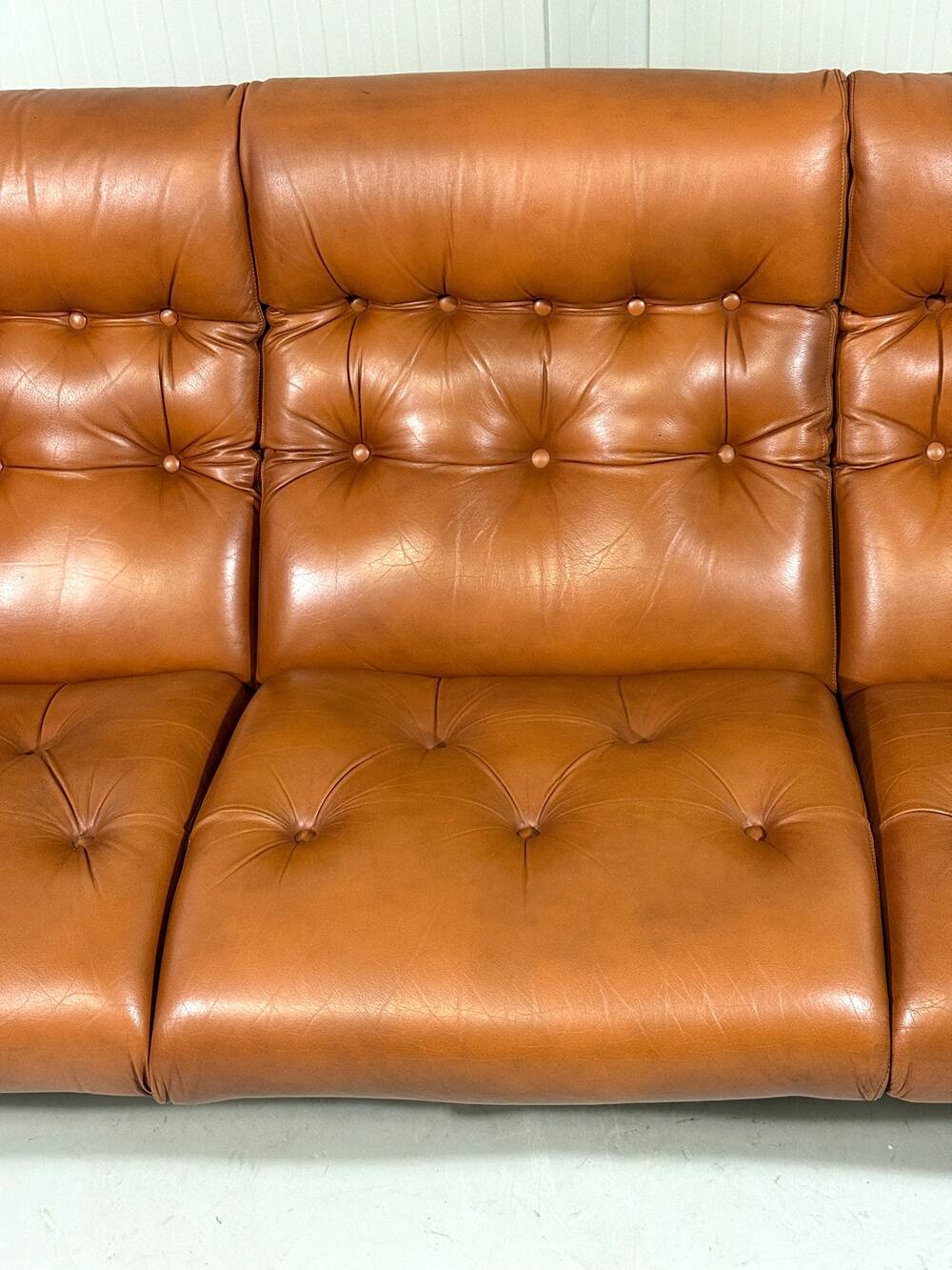 Rosewood and cognac leather canapé by Coja Culemborg, Netherlands, 1970s.