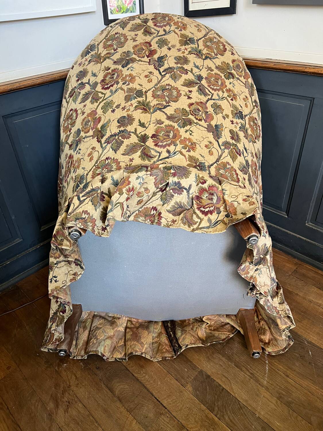 Armchair with pouf, cozy