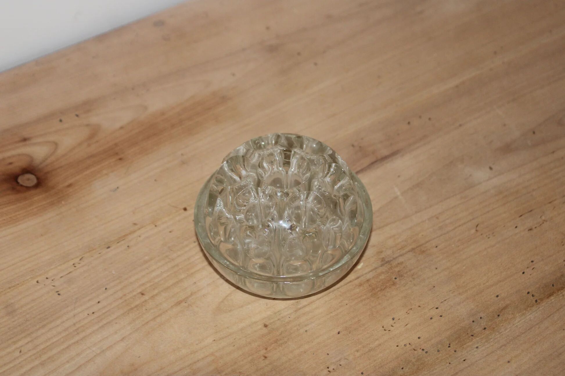 Vintage clear moulded glass flower holder – Flower holder – Ø 10 cm
