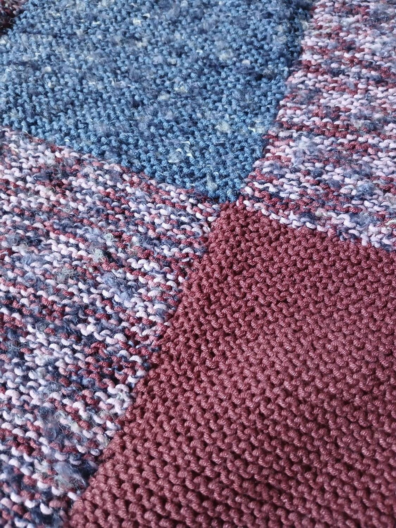 Plaid en patchwork tricoté main