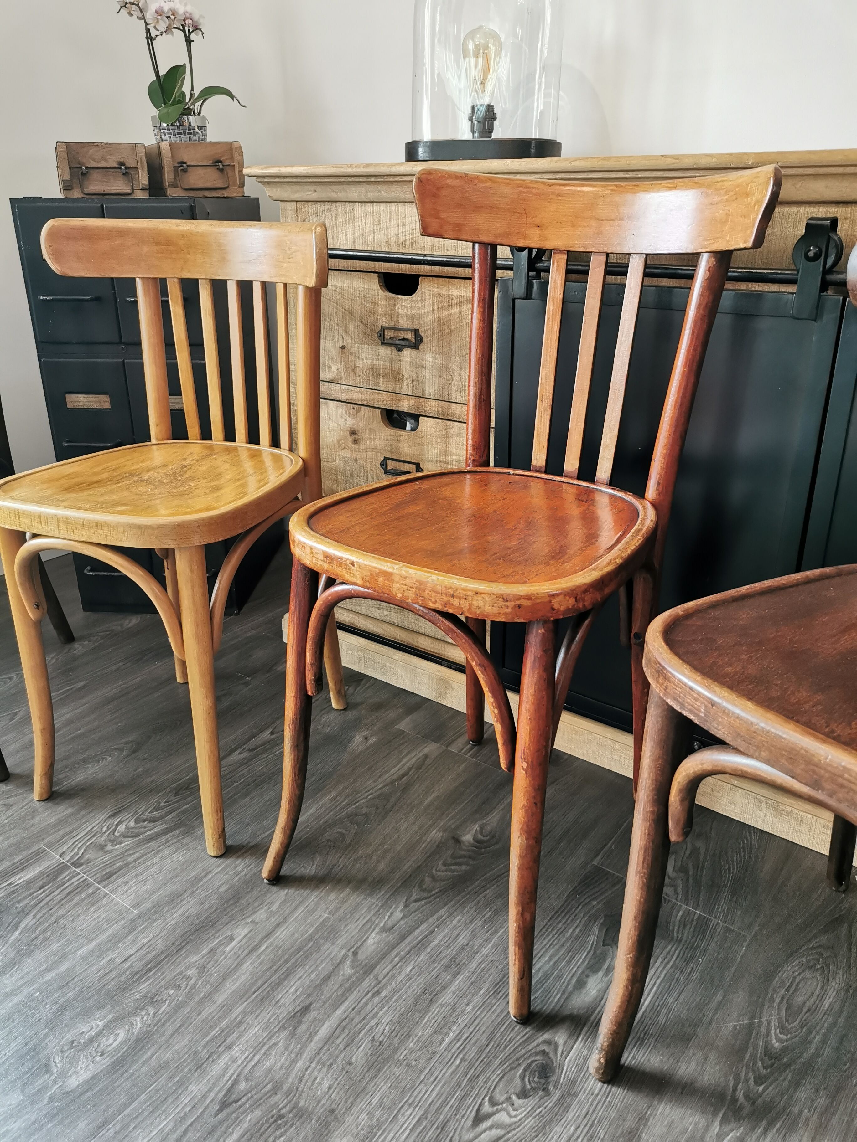 Series of 6 mismatched bistro chairs Mahieu and Luterma