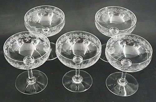 Baccarat Sévigné 5 champagne glasses, engraved crystal, excellent condition, unsigned.