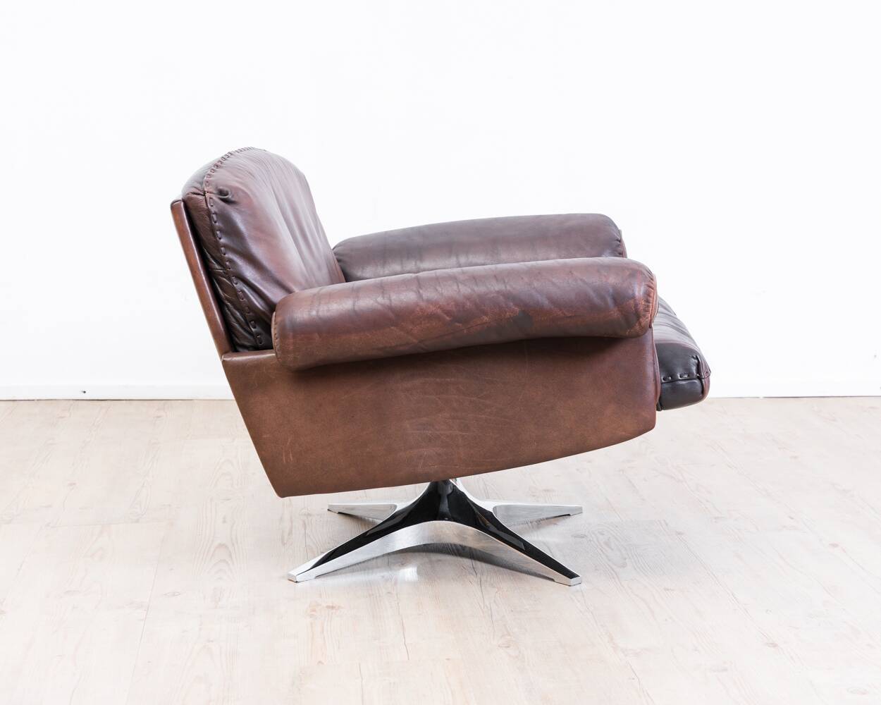 Brown leather swivel armchair by De Sede, model DS 31, 1960s, wine.