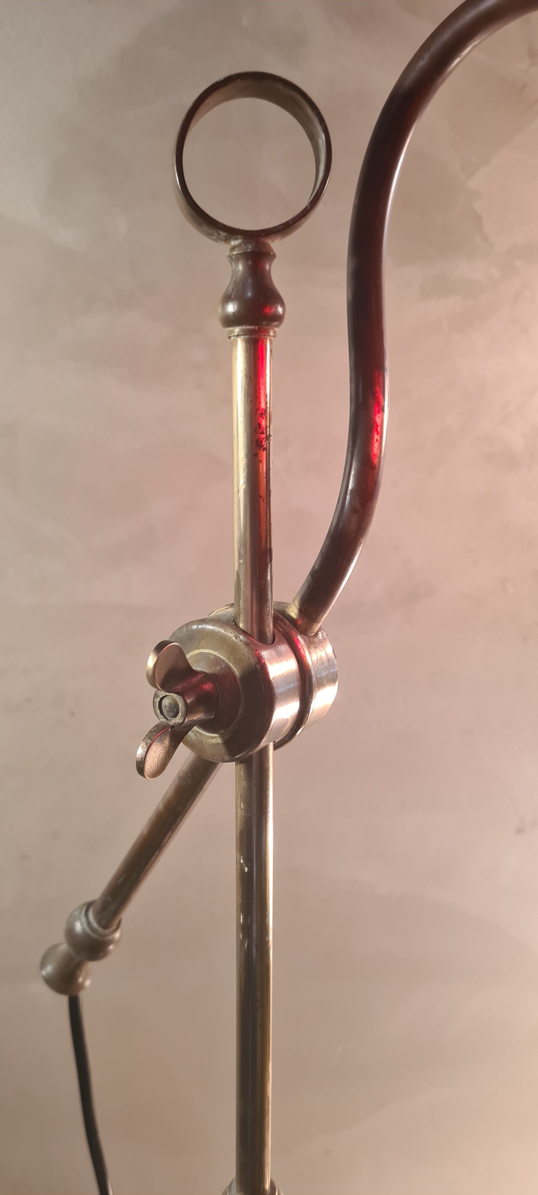 lamp1900 brass base cast iron very heavy, tulip red painted and gold