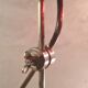 Lampe1900 laiton socle fonte tres lourd , tulipe rouge peint et or