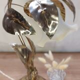 Gold metal flower lamp