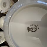 Magnifique service en porcelaine blanche et doree