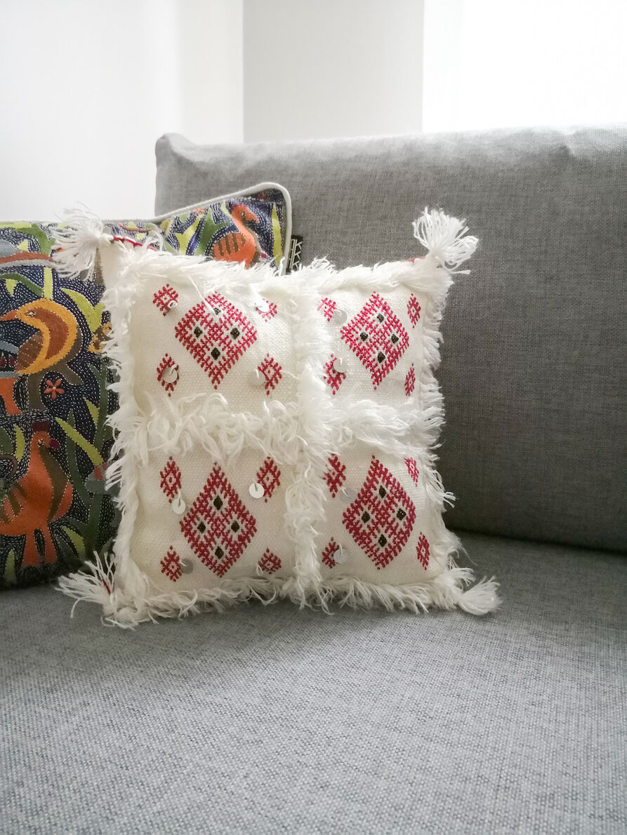 Berber cushion red and white