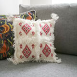 Berber cushion red and white