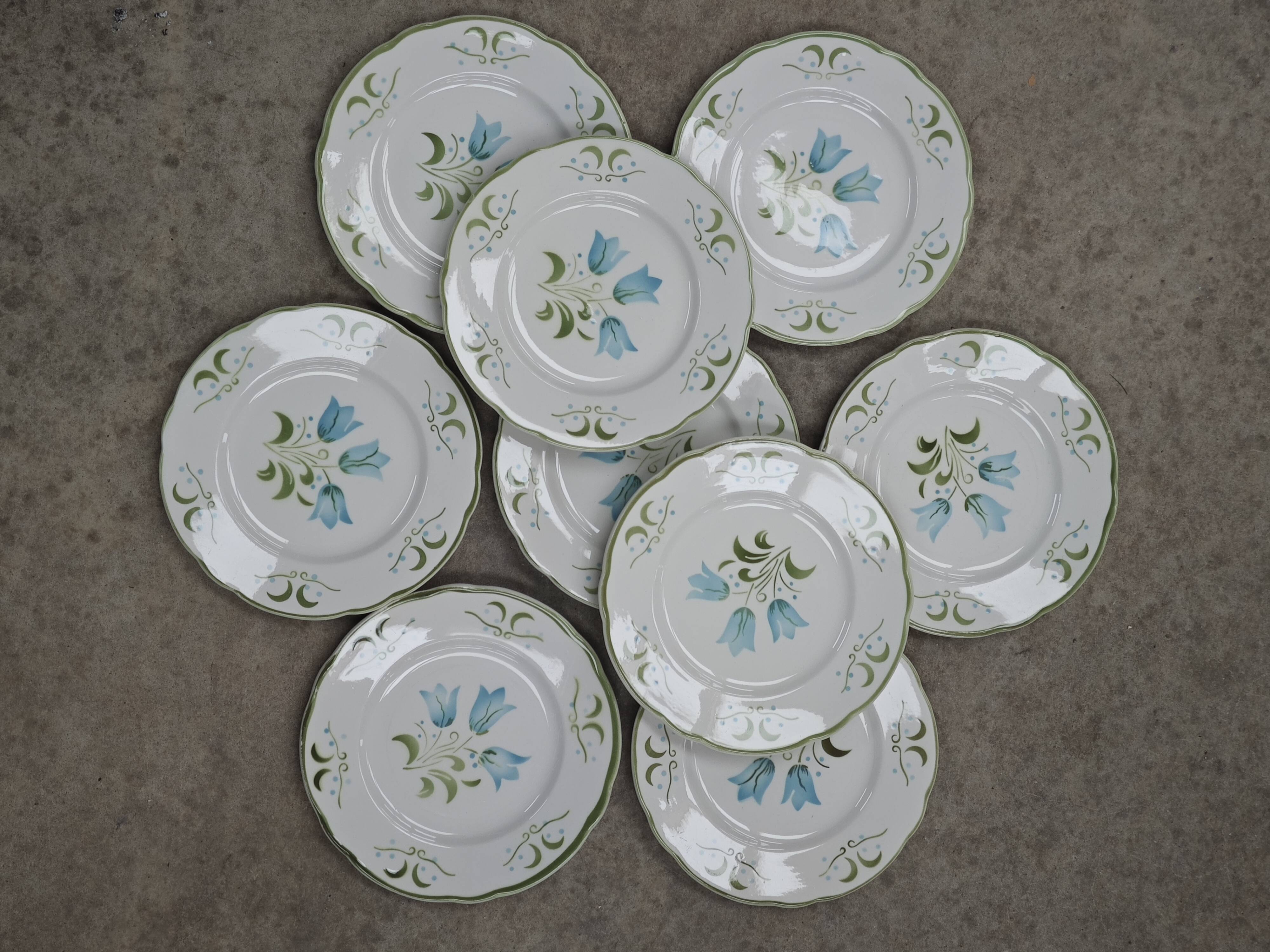 9 assiettes à desserts floral vintage peintes main Badonvillers