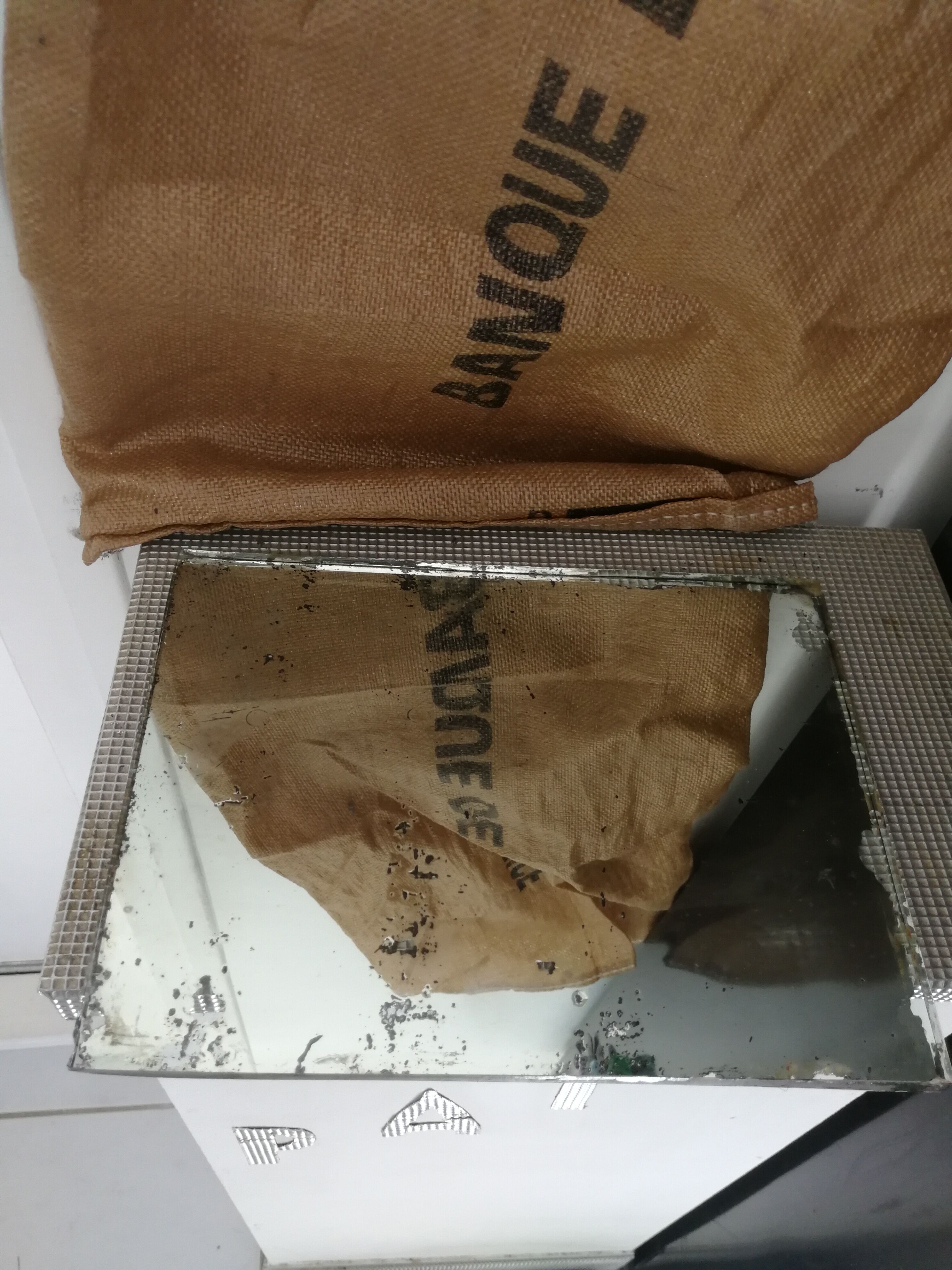 Plastic bell with mirror base