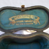 Opera or theatre twins