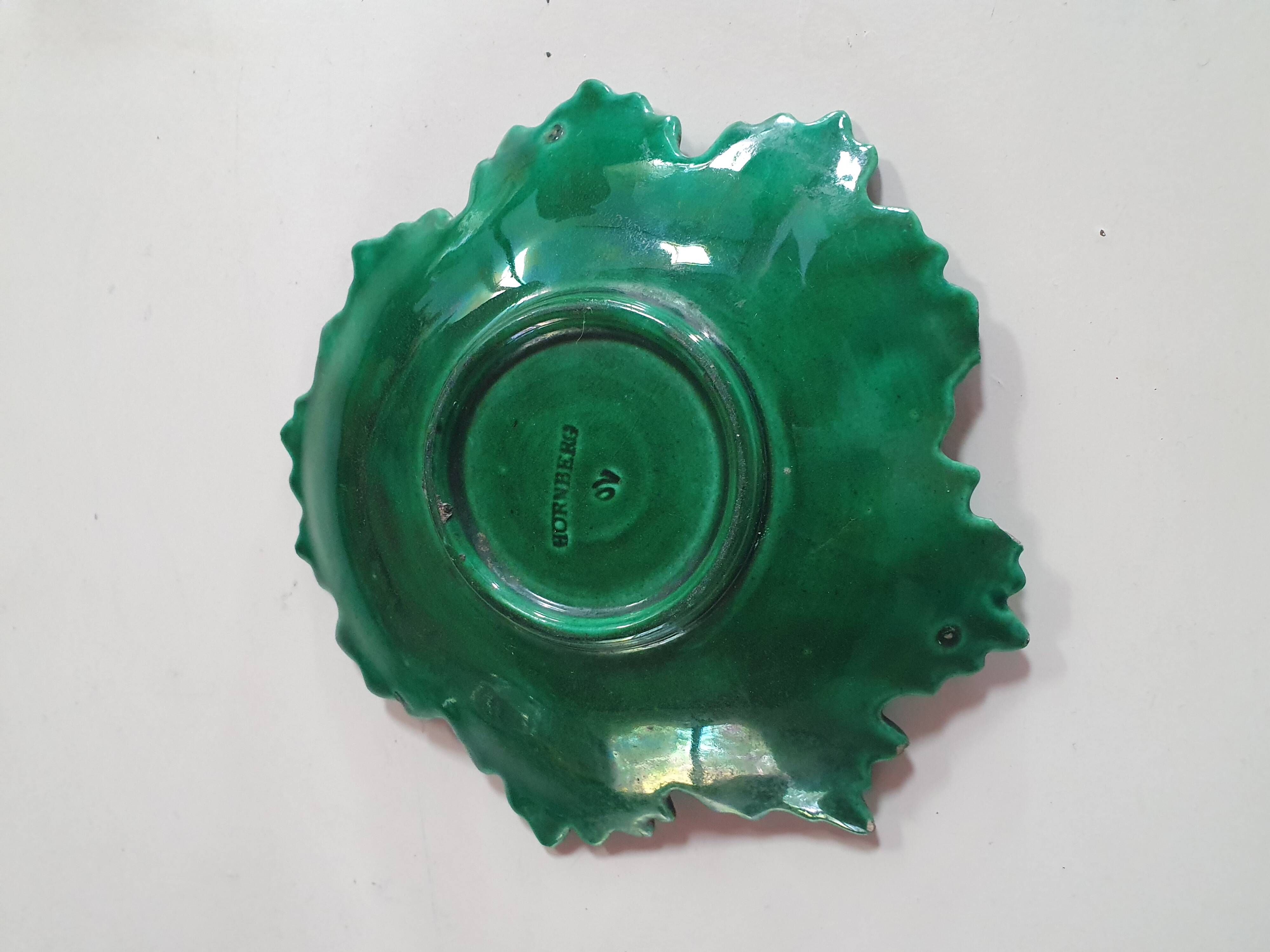 vintage empty pocket cup hornberg slip in green ceramic leaf shape