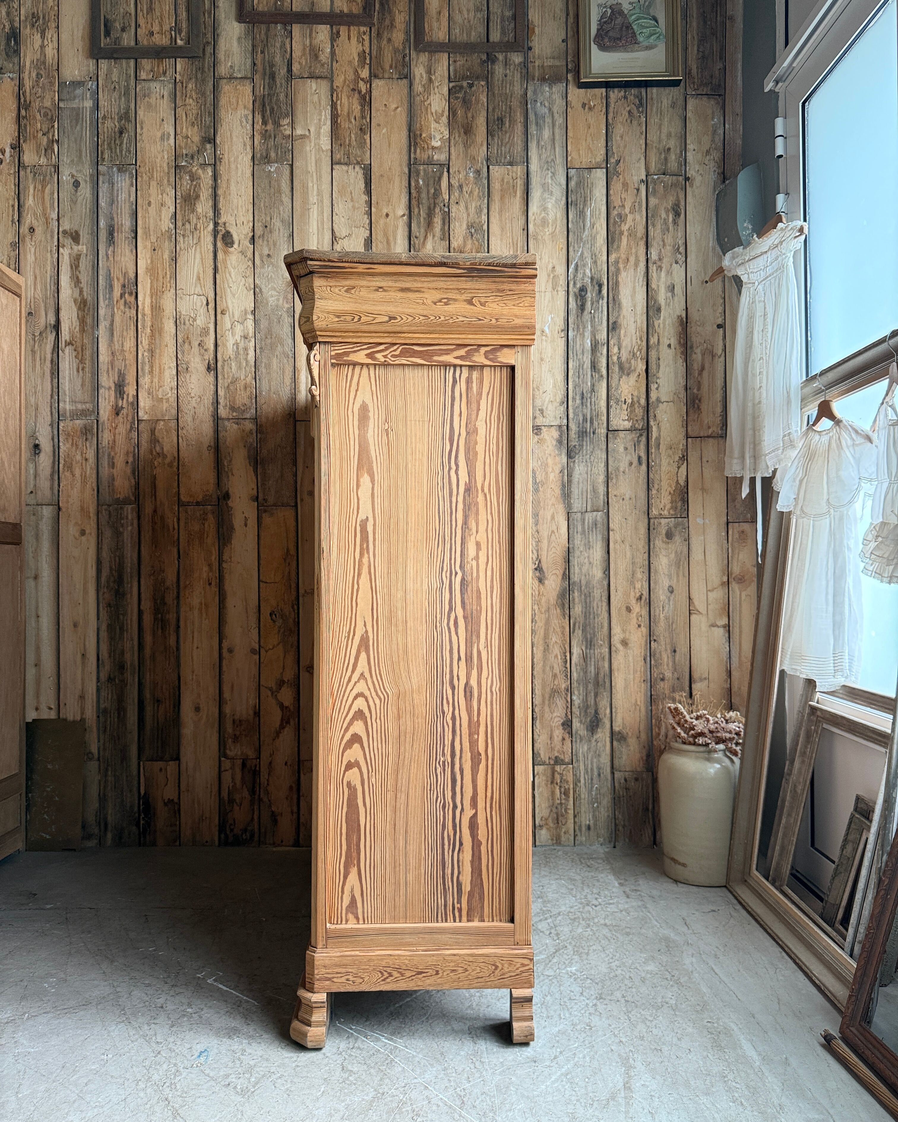 Grand Louis-Philippe buffet in pitch pine (renovated)