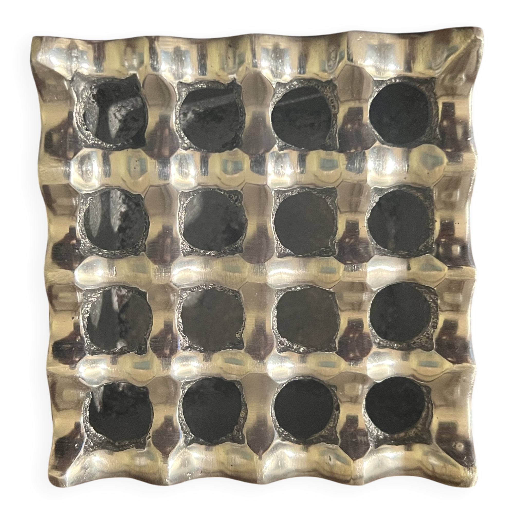 Mid-century chrome metal ashtray in the Ultima 15 style, 1970 design.