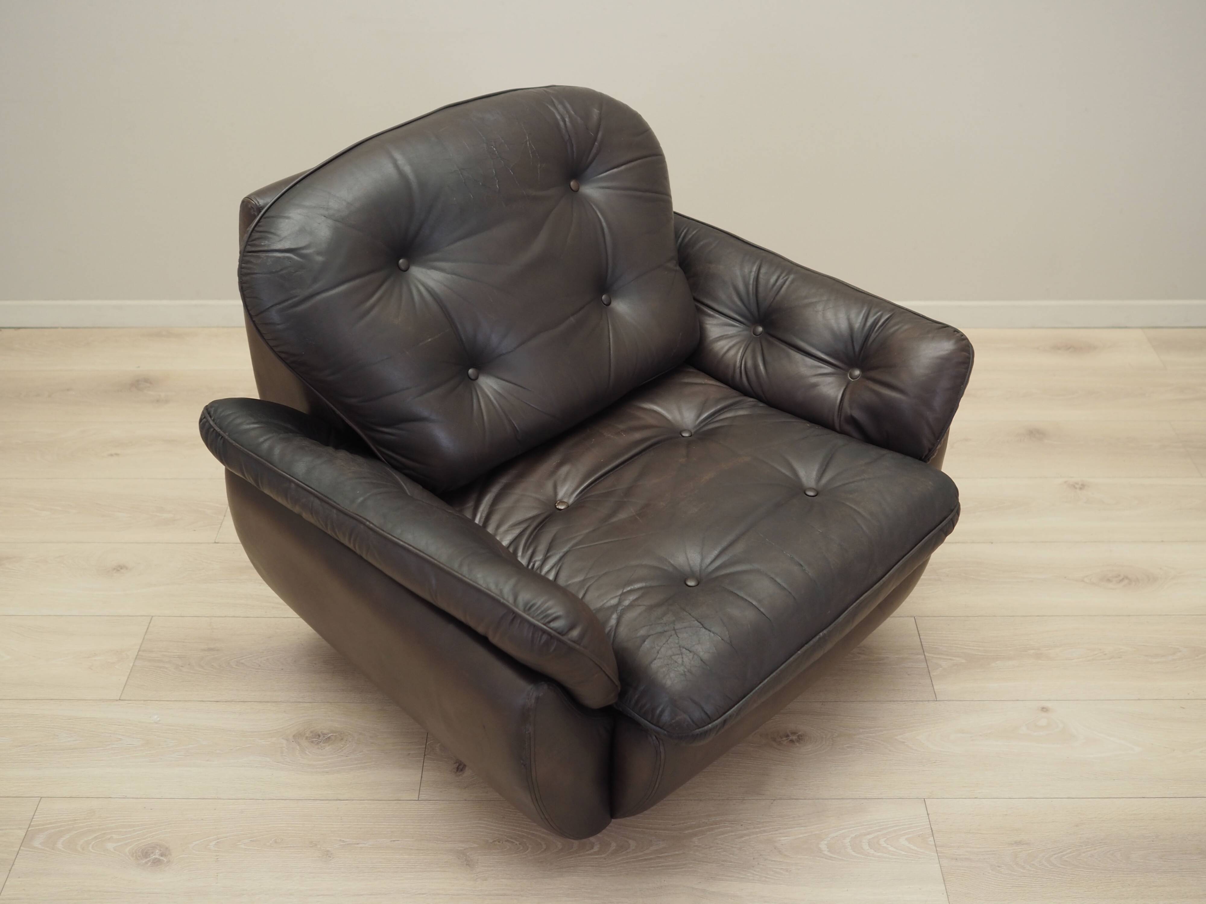 Armchair with castors, Italian design, 1970s, production: Italy