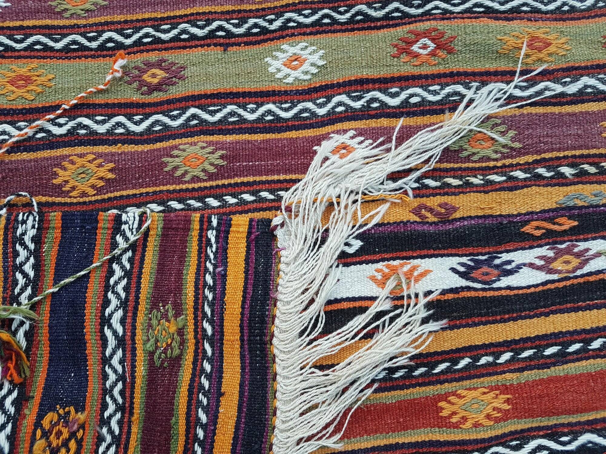 Kilim turc vintage tissé main 136x218 cm