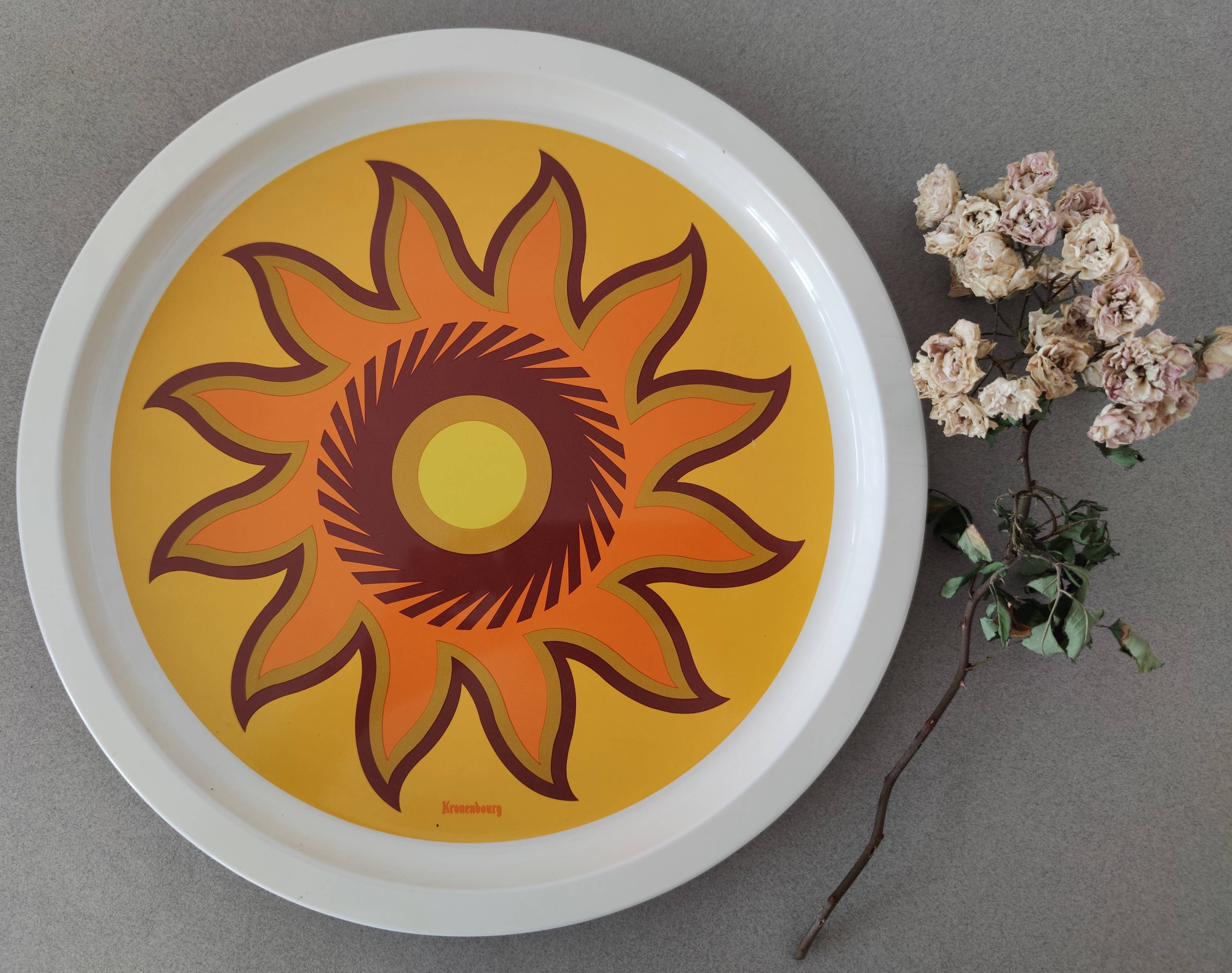 Set of 3 vintage serving trays Diameter 33cm