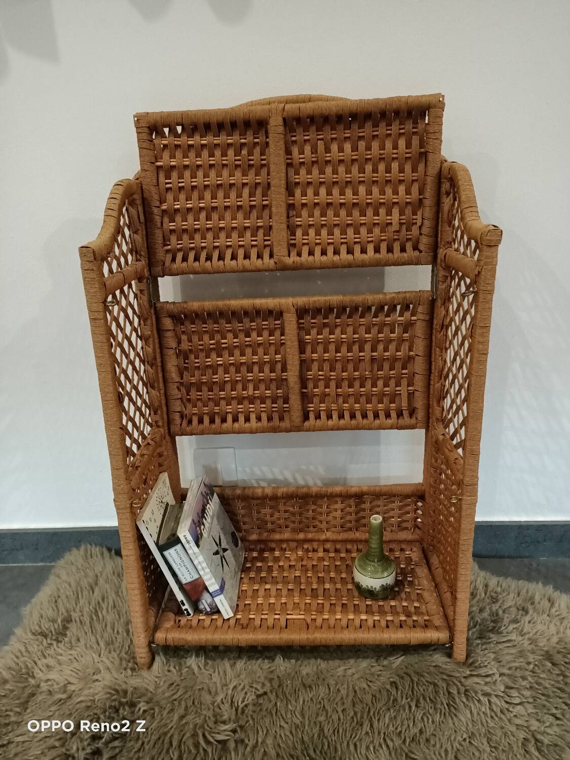 Folding rattan shelf