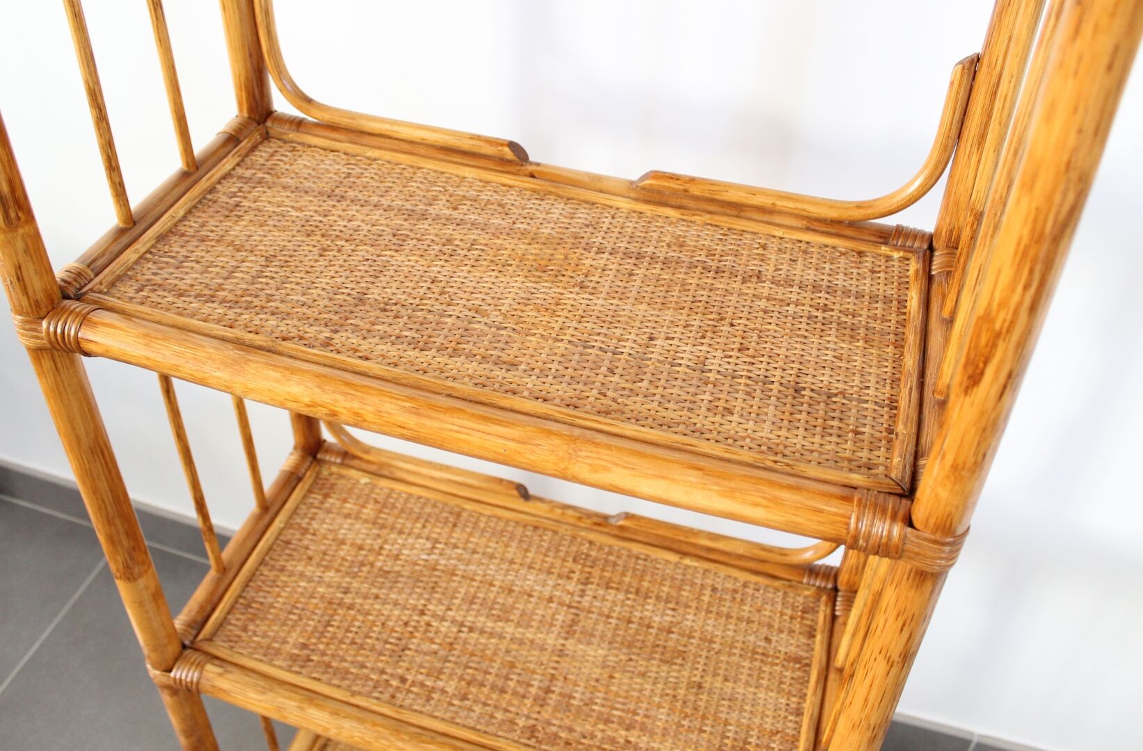 Shelf in rattan