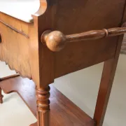 Walnut washstand with marble top and towel rails – Louis-Philippe, 19th c.