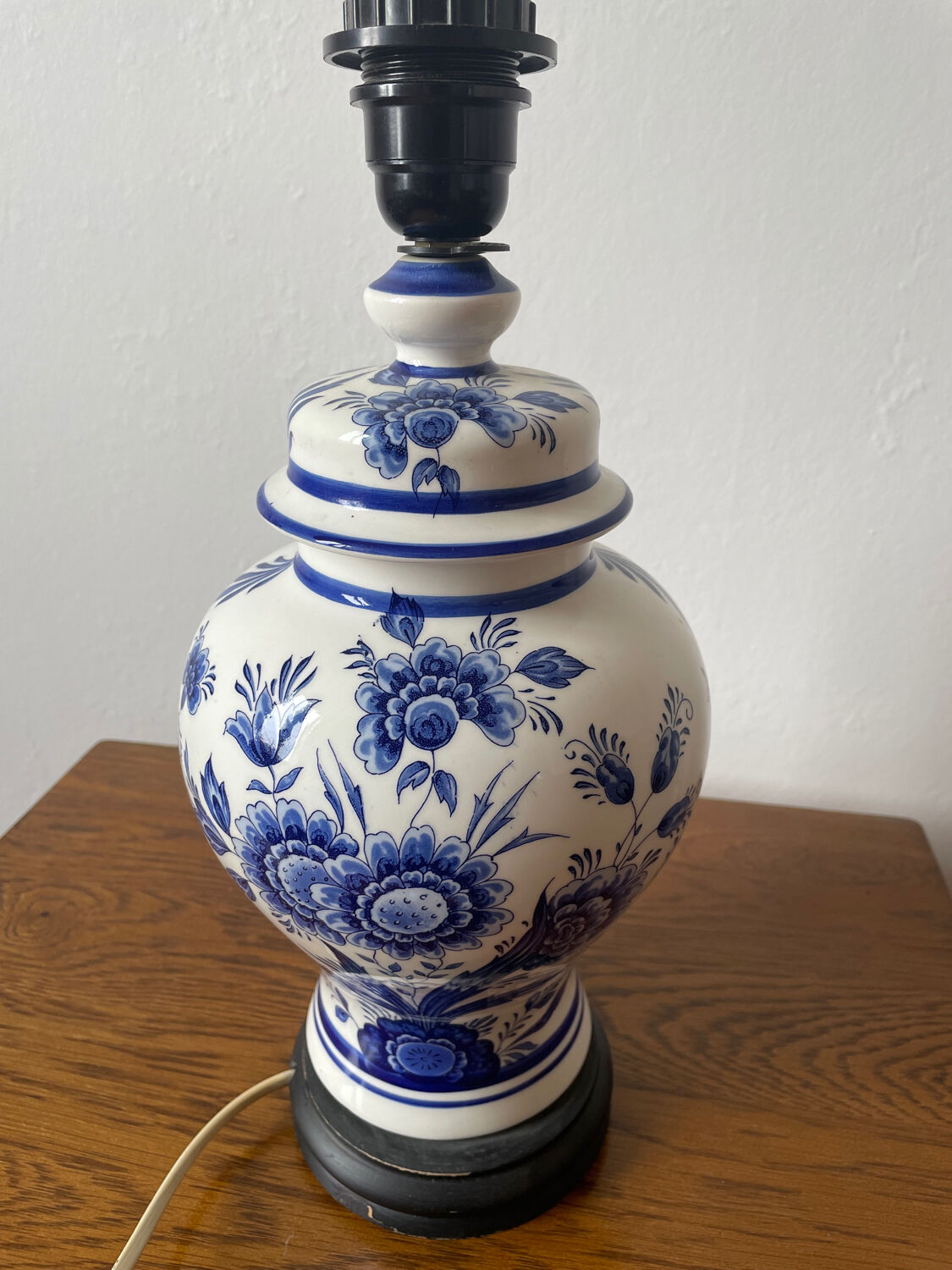 Delft lamp stand