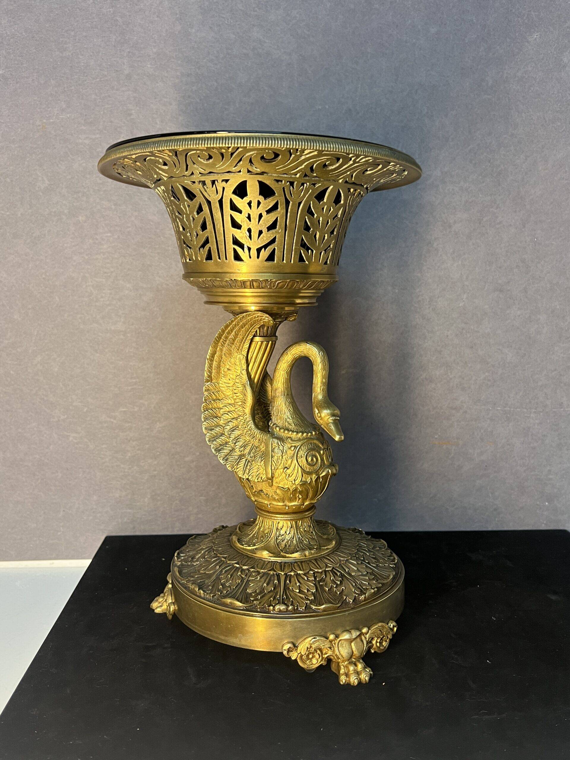Très belle et ancienne coupe Empire DLG de Pierre-Philippe Thomire, décor de cygne
