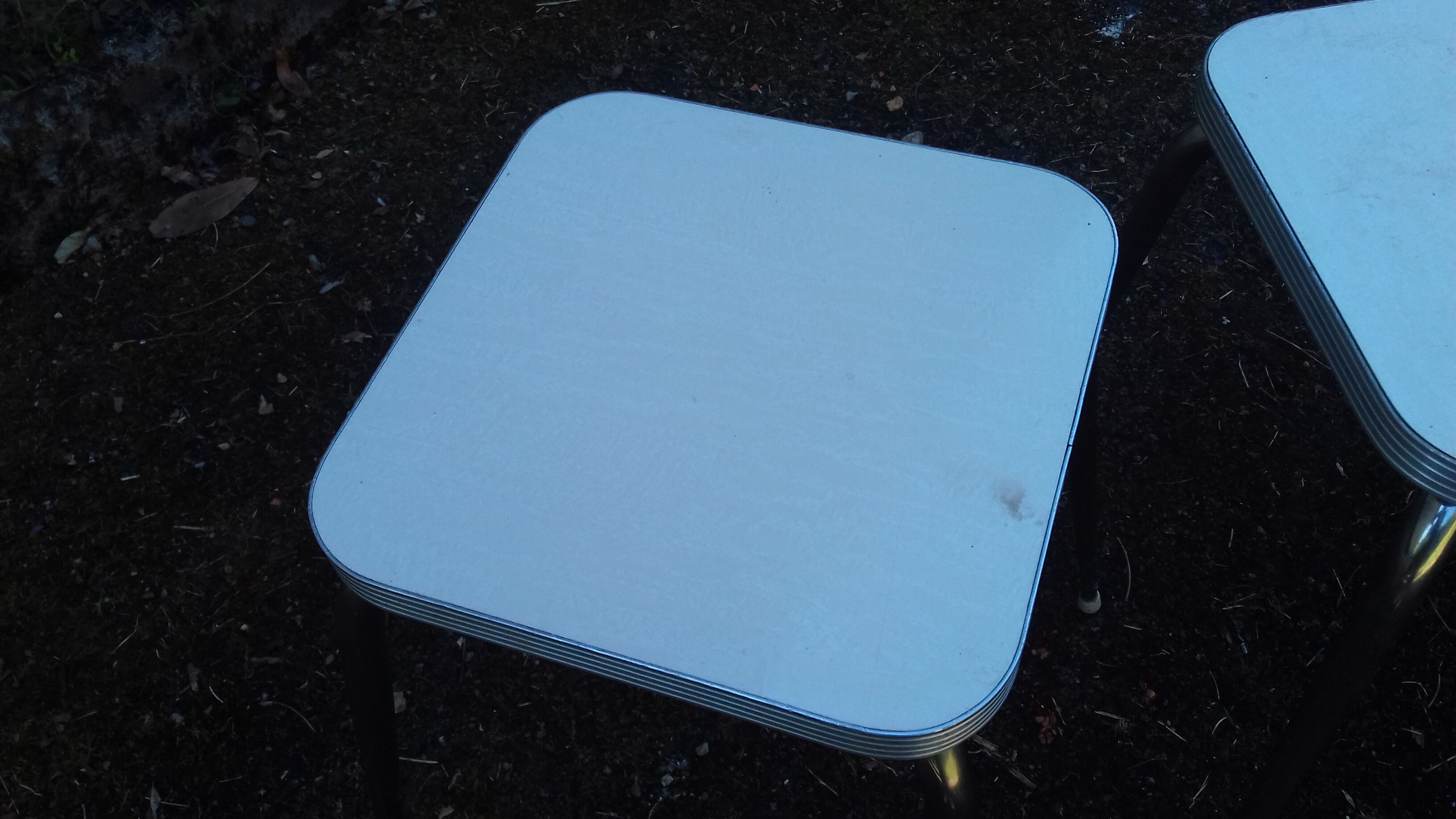 Table, chairs and stools formica