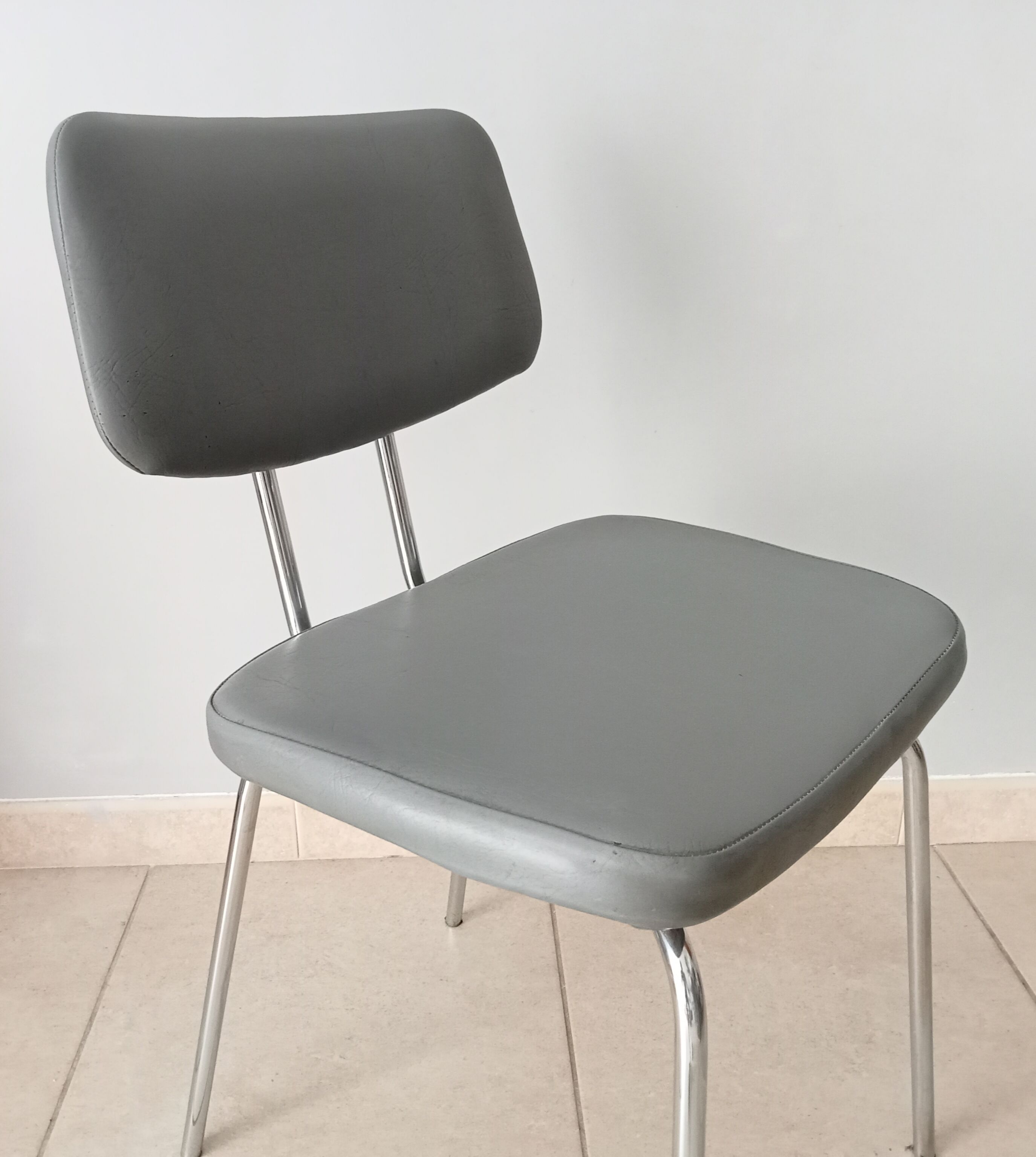 Vintage chair in skai and chrome 1950s