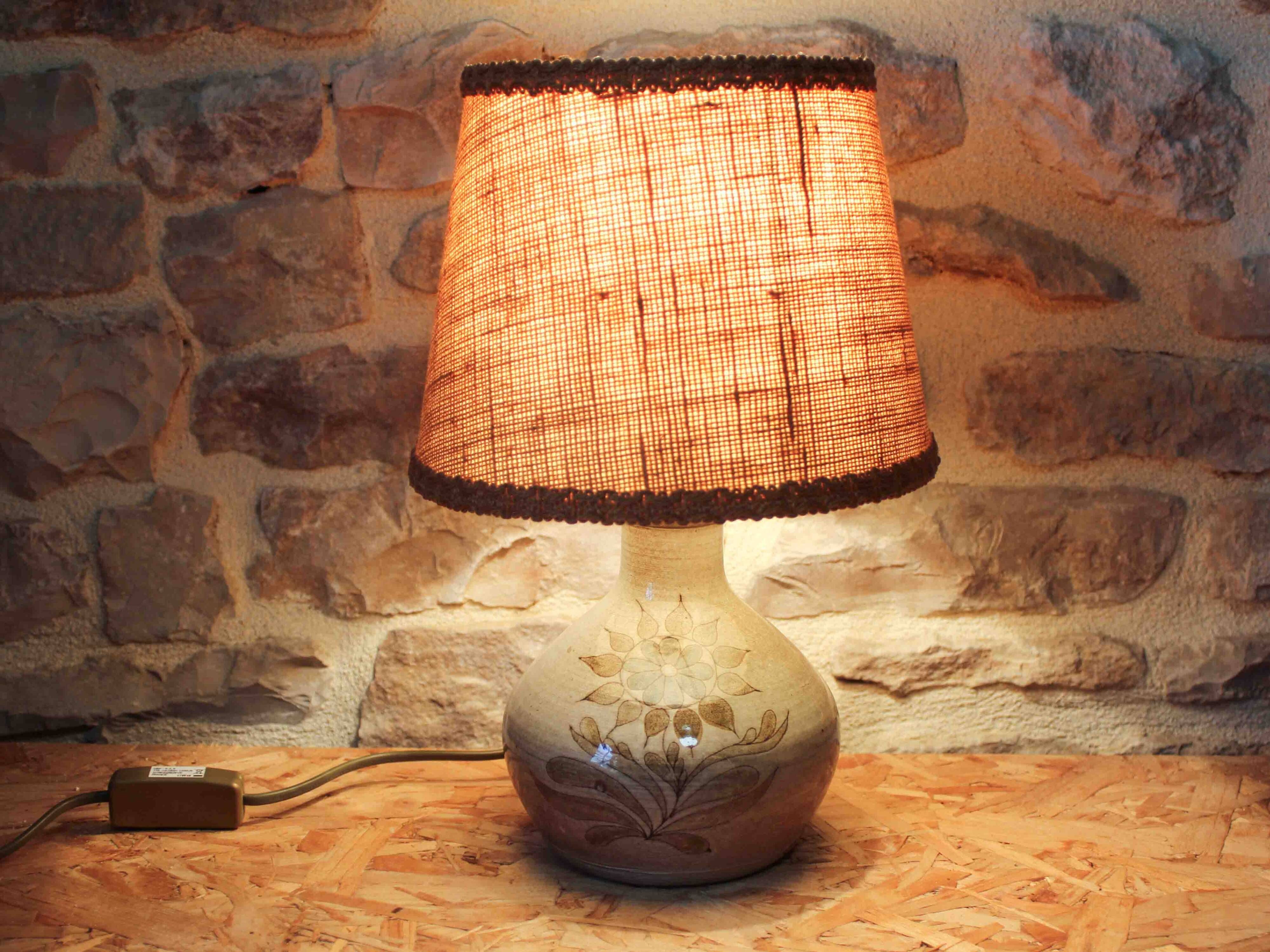 Ceramic lamp base with flower decoration
