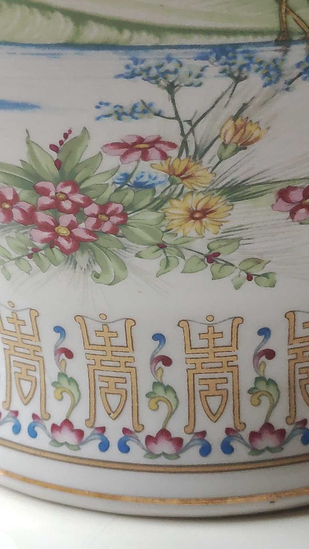 Vase with handcrafted Asian style porcelain lid