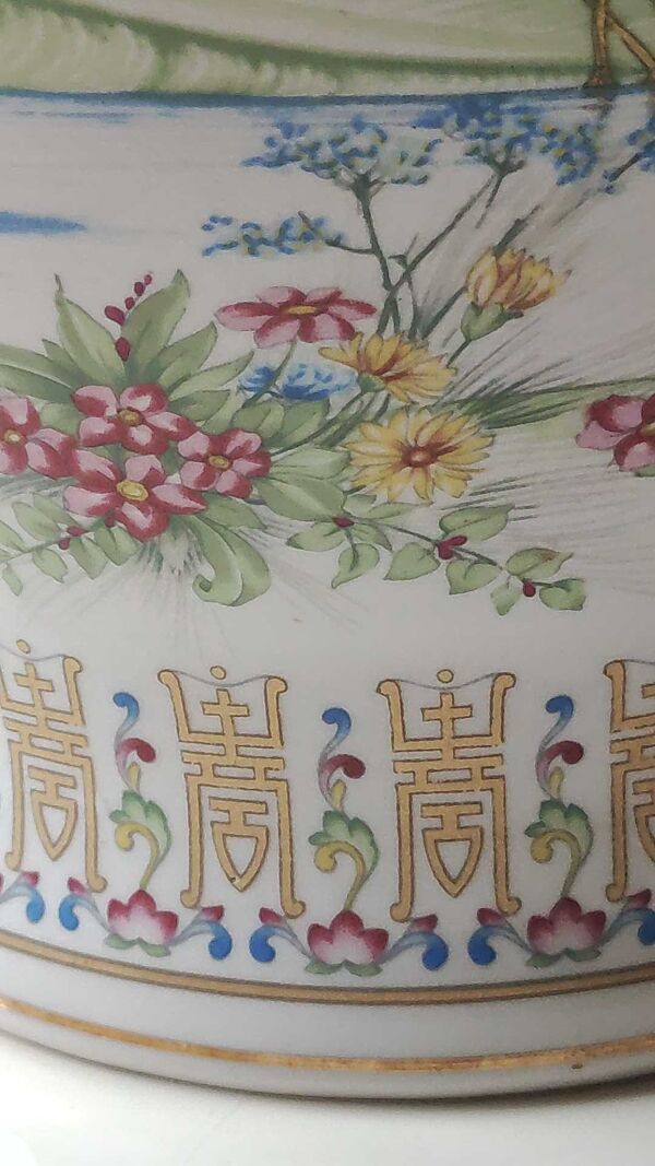 Vase avec couvercle de style Asiatique artisanale en porcelaine