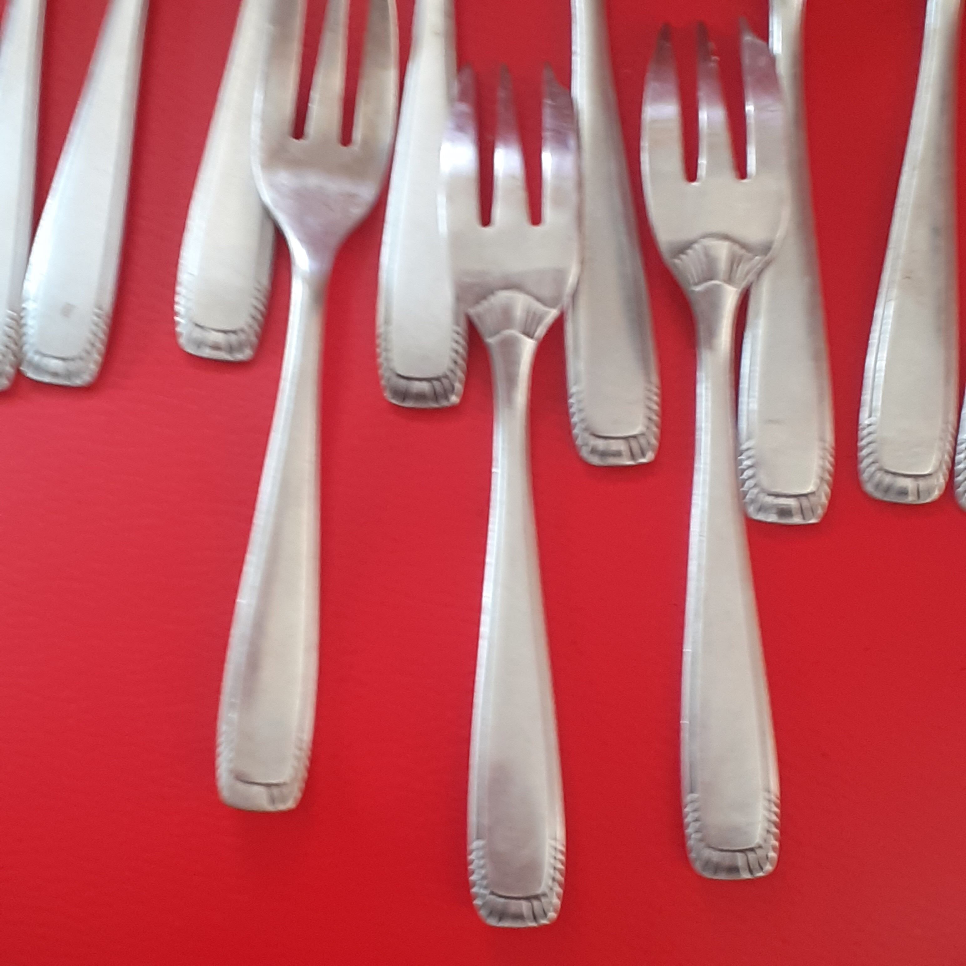 12 Cake forks in silver metal. Ercuis.