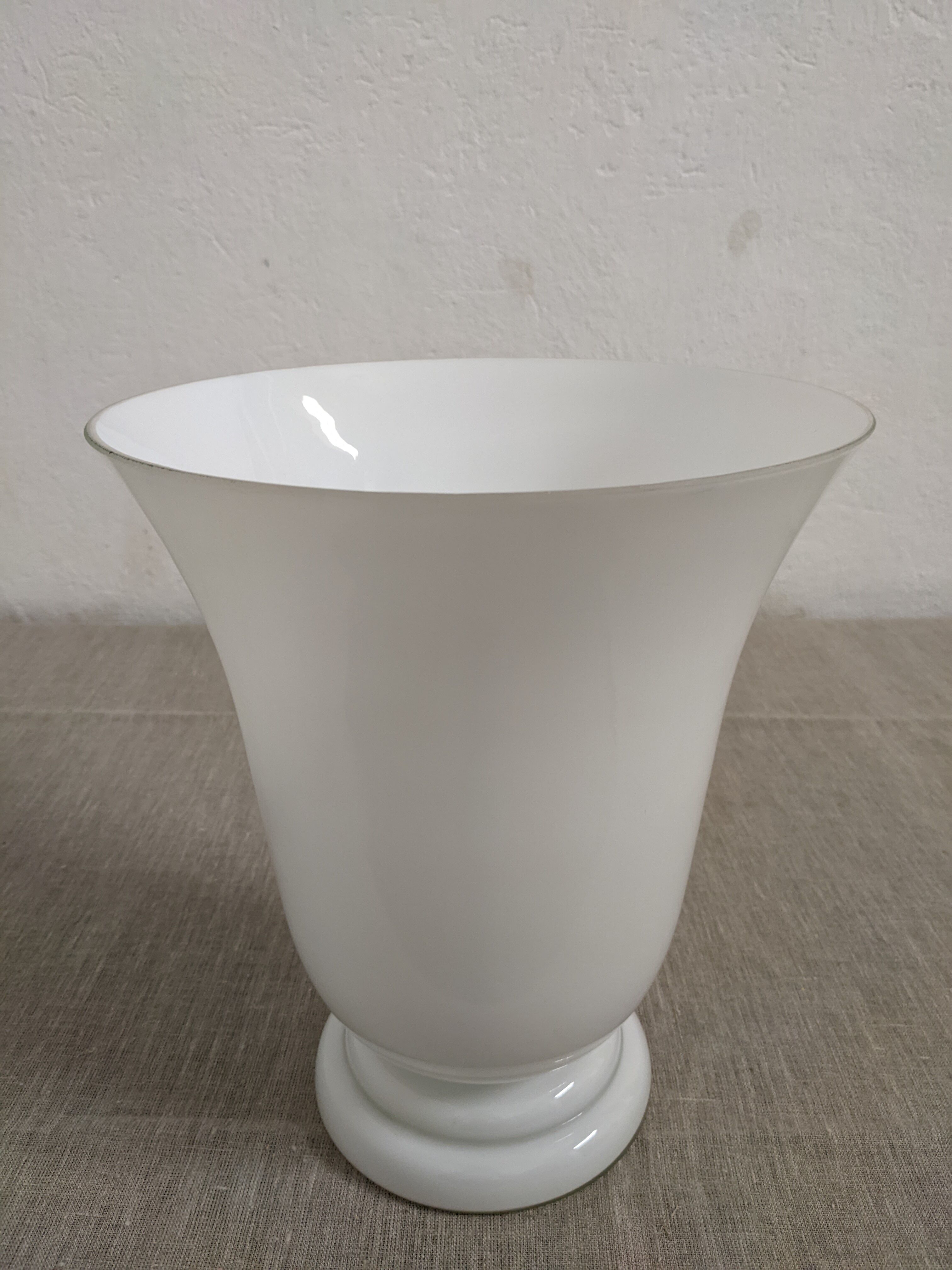 White opaline mood lamp from the 60s/70s