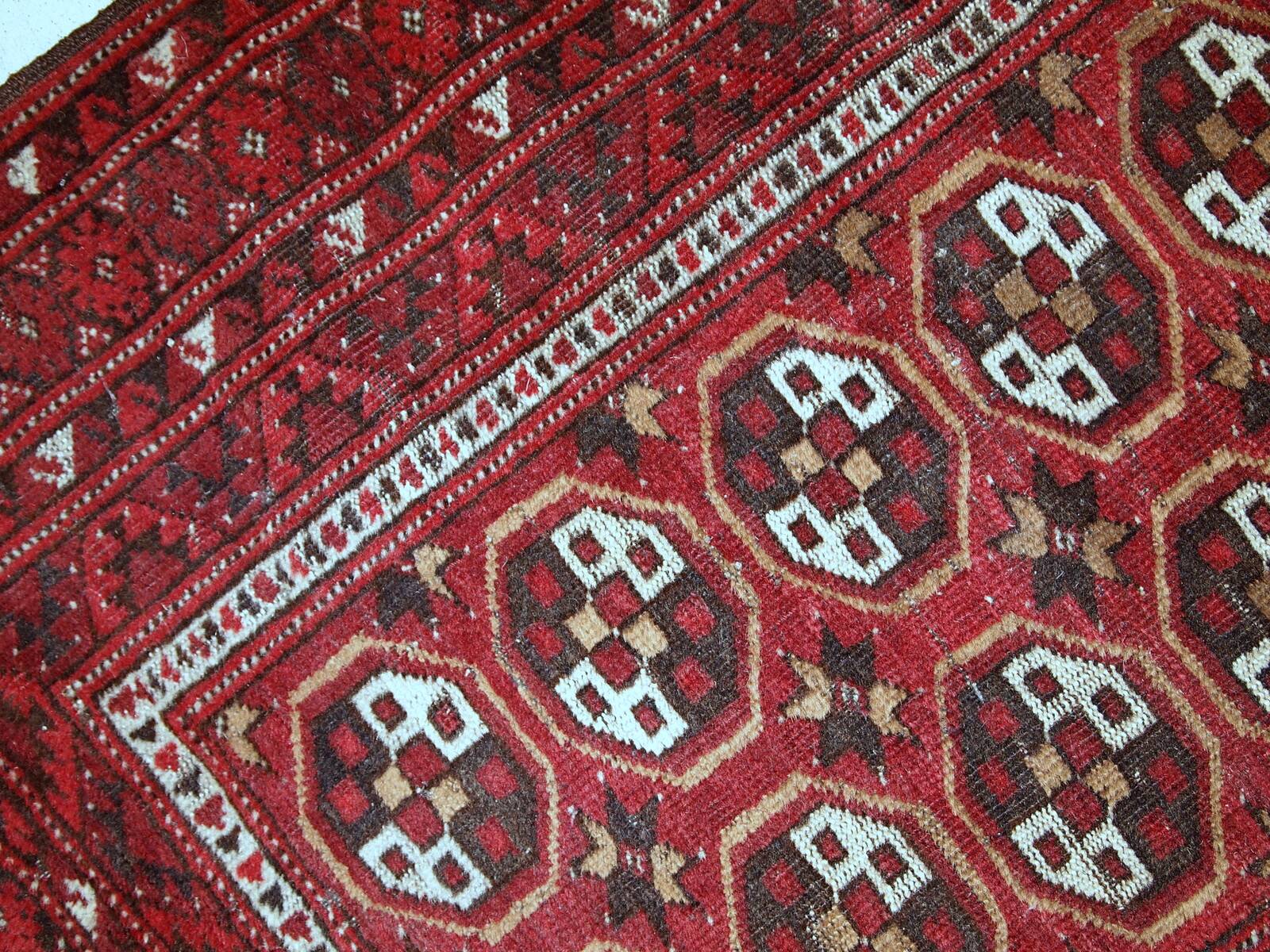 Tapis vintage fait main Gabbeh du Moyen-Orient 140cm x 215cm (1960s)