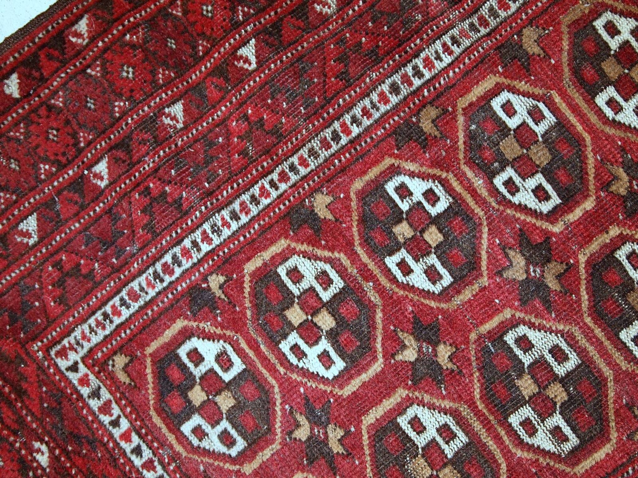 Tapis vintage fait main Gabbeh du Moyen-Orient 140cm x 215cm (1960s)