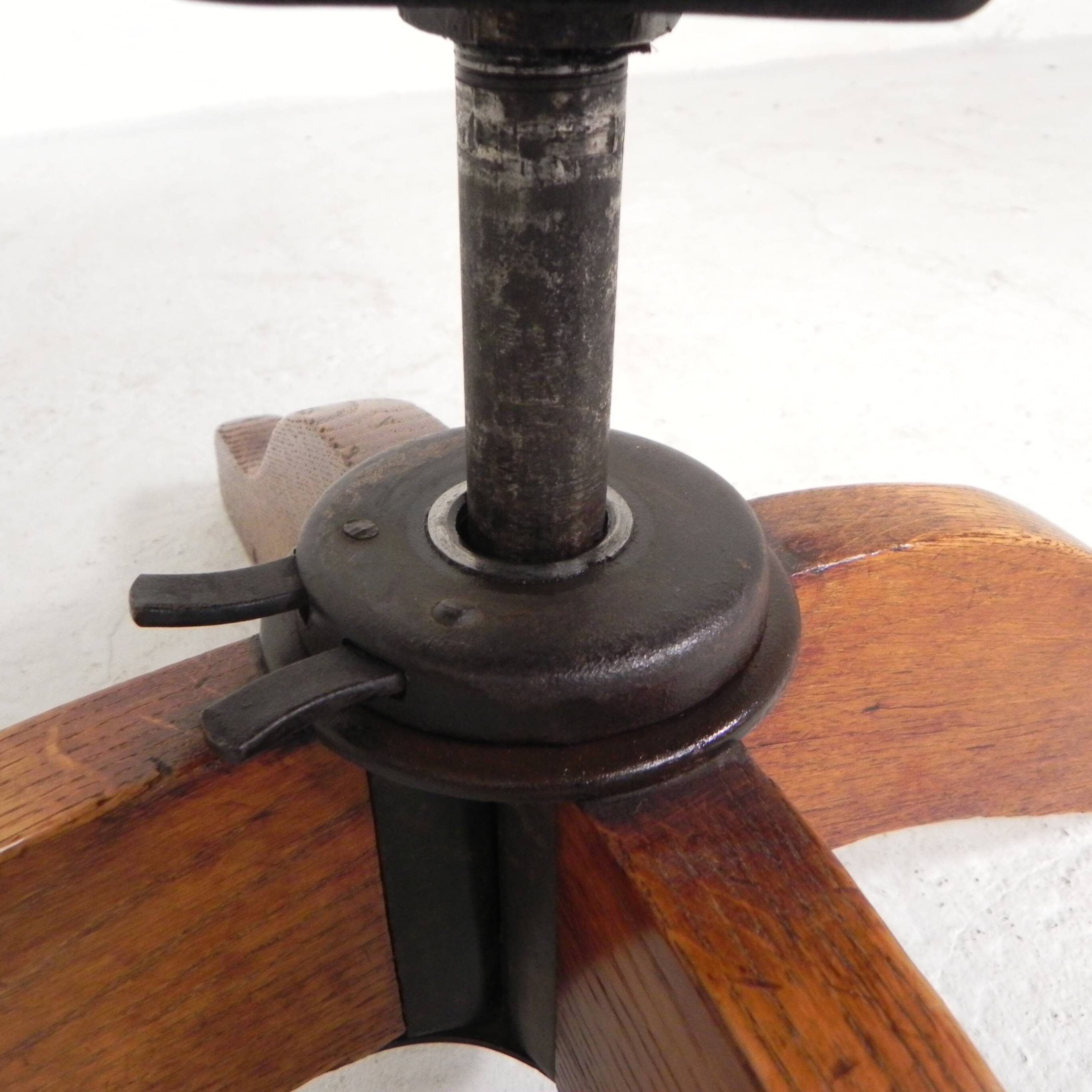 Oak office chair with a spring system and height adjustable, 1930s.