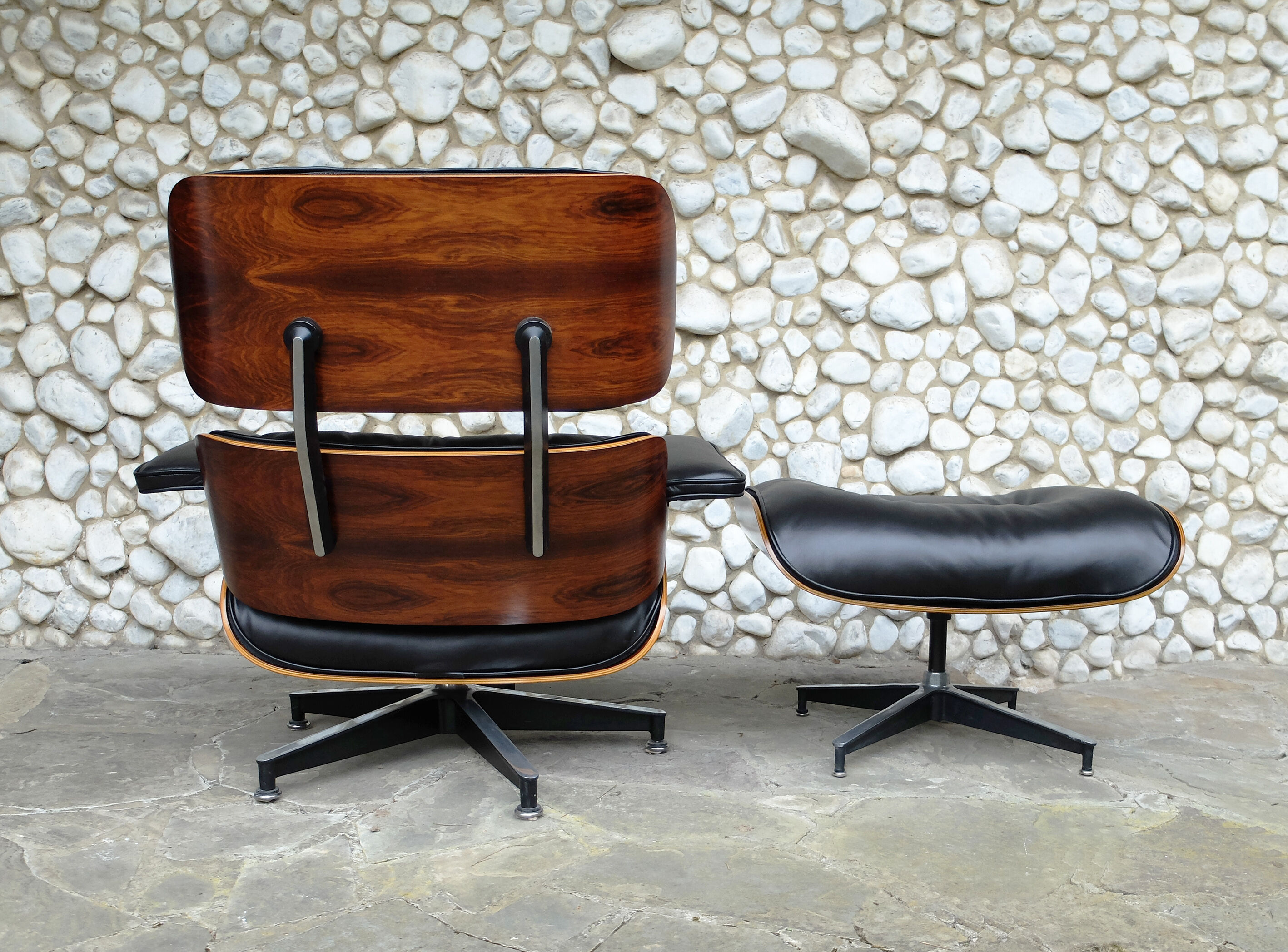 Lounge Chair & ottoman by Charles & Ray Eames edition Herman Miller
