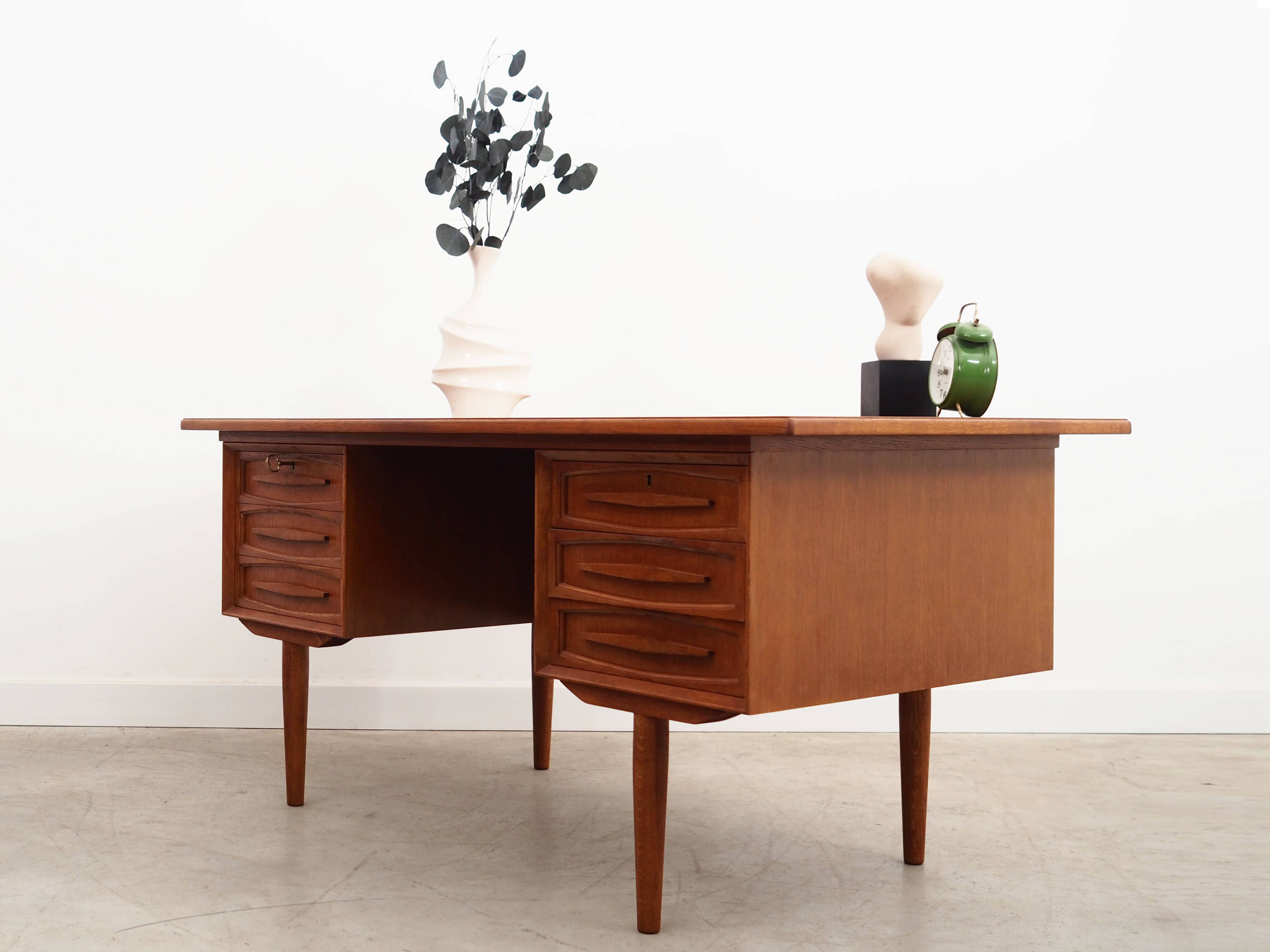 Oak desk, Danish design, 1960s, production: Denmark