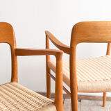 Paire de chaises de salle à manger modèle 56 par Niels O. Møller en chêne