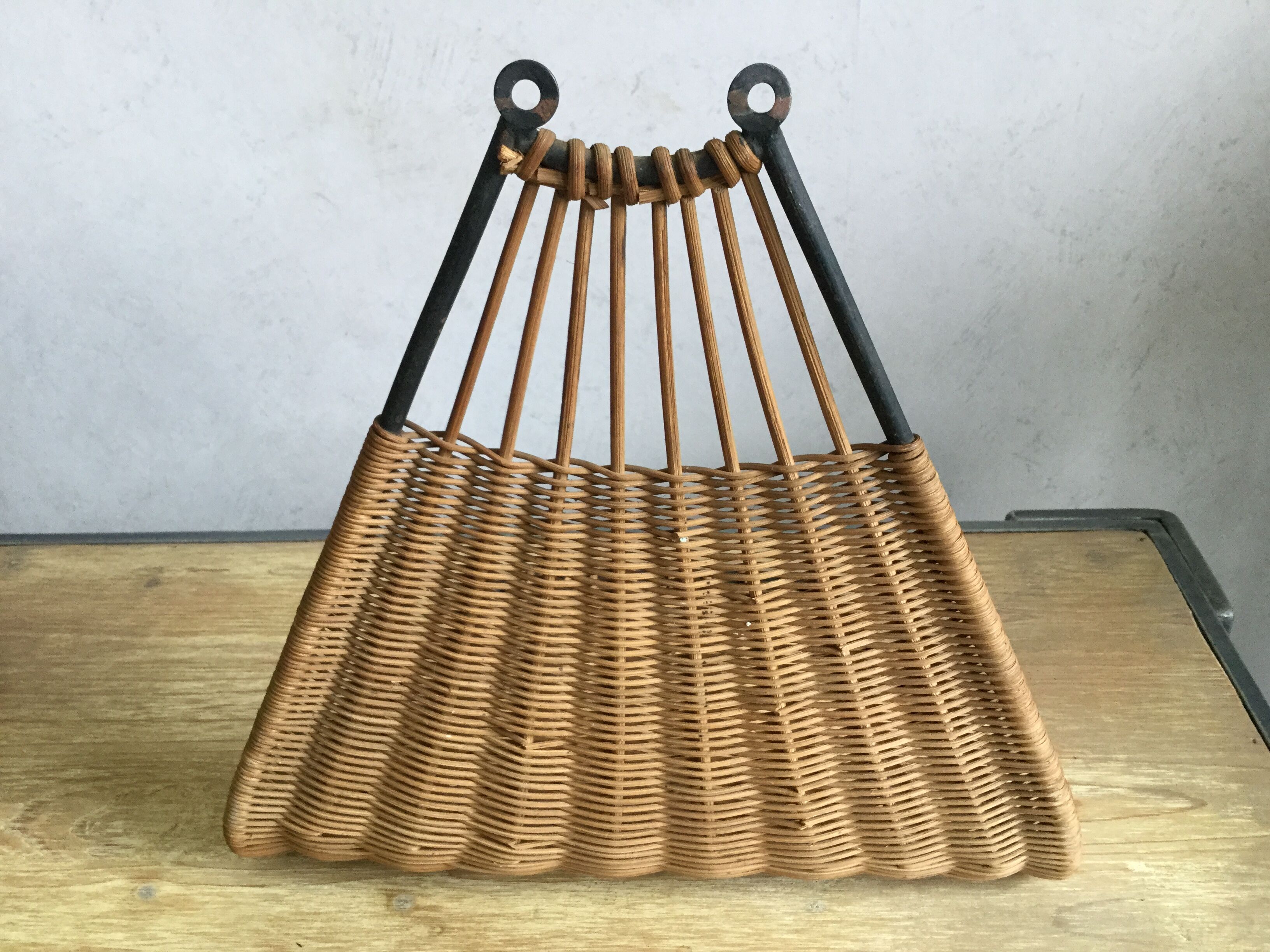 Wall shelves 50s metal and rattan