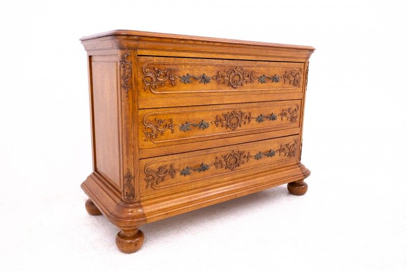 Light oak chest of drawers from the early 20th century, Western Europe. After renovation.