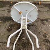 Round bistro table in steel with tulip base and glass top, 60cm